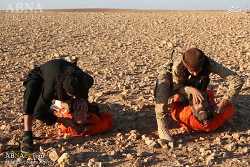 ذبح دو مرد سوری توسط داعش +عکس(+18)