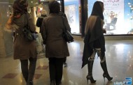 بی حجابی در تهران-مانتو جلو باز با ساپورت,شلوار تنگ و دیگر هیچ!