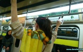 عکس: کشف حجاب دختر ایرانی در مترو تهران
