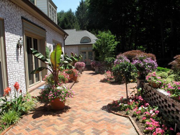 سنگ فرش حیاط در طراحی فضای سبز