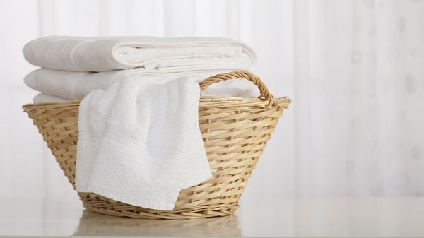 نکات و ترفندهای مؤثر برای شستن لباس های سفید در خانه